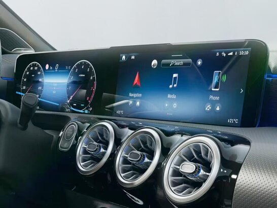 Widescreen-Cockpit im CLA Coupé