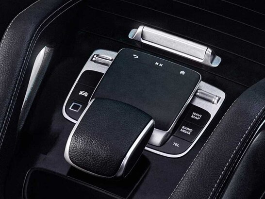 Die Mittelkonsole mit Fingerabdruckscanner im Mercedes-Benz GLE