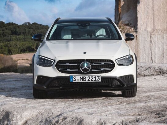 Das Mercedes-Benz E-Klasse T-Modell All-Terrain von vorn