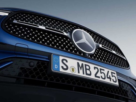 Der Kühlergrill mit Mercedes-Benz Pattern des Mercedes-Benz GLC Coupé