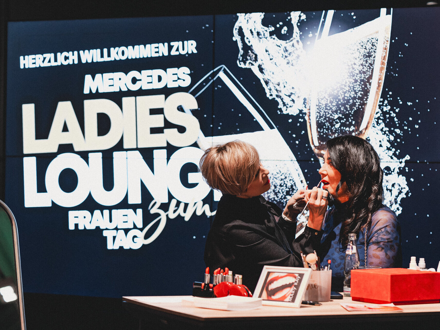 Mercedes-Benz Ladies Lounge zum Frauentag bei STERNAUTO in Magdeburg