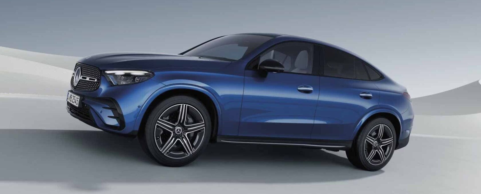 Das GLC Coupé in blau in der Seitenansicht