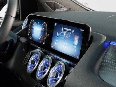 Kabelloses Ladesystem und Smartphone Integration der Mercedes-Benz B-Klasse