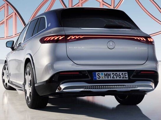 Heck mit Dachspoiler und LED-Rückleuchten im 3D-Helix-Design des Mercedes-Maybach EQS SUV