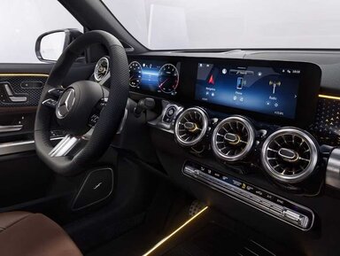 Freistehendes Widescreen Cockpit im Mercedes-Benz GLB