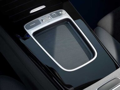 Mittelkonsole mit Fingerabdruckscanner des Mercedes-Benz CLA Shooting Brake