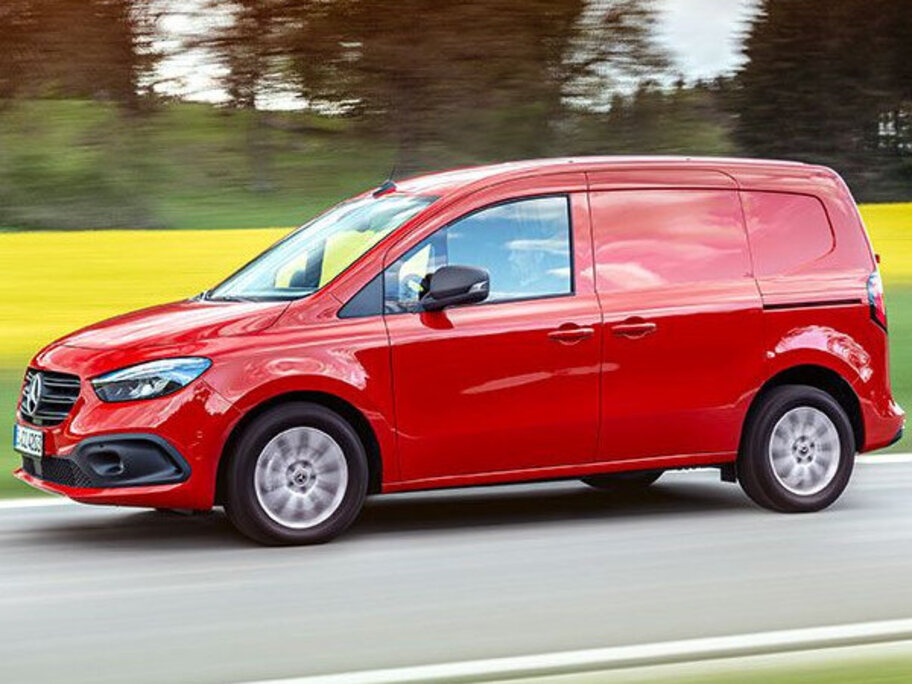 Der Citan Kastenwagen in rot von der Seite