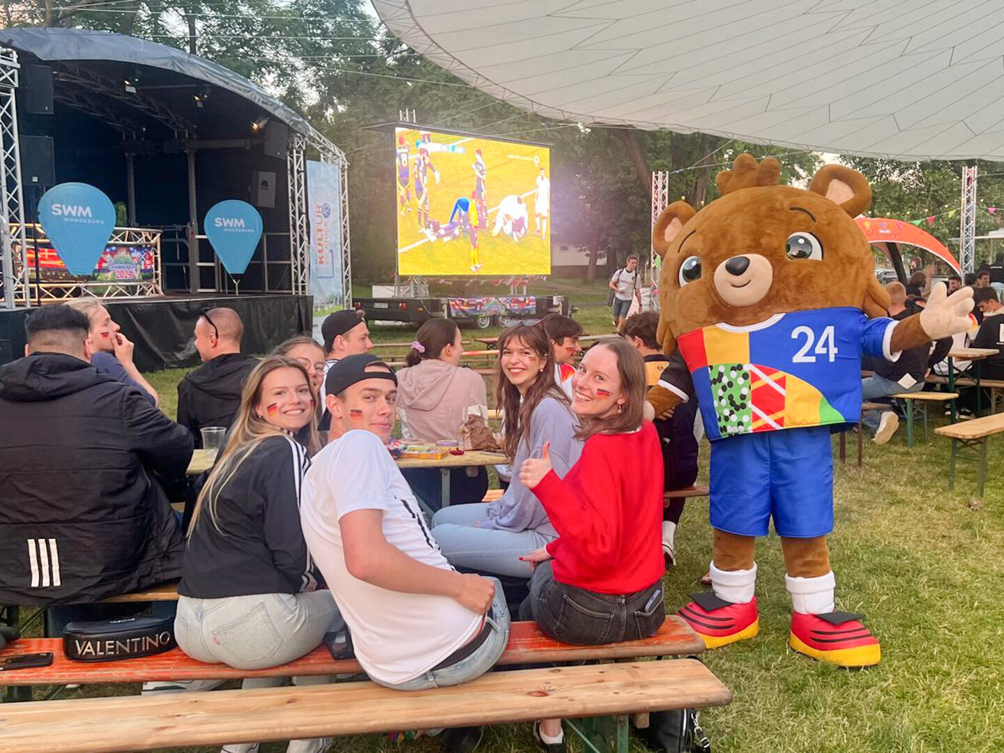 STERNAUTO im Fußballfieber