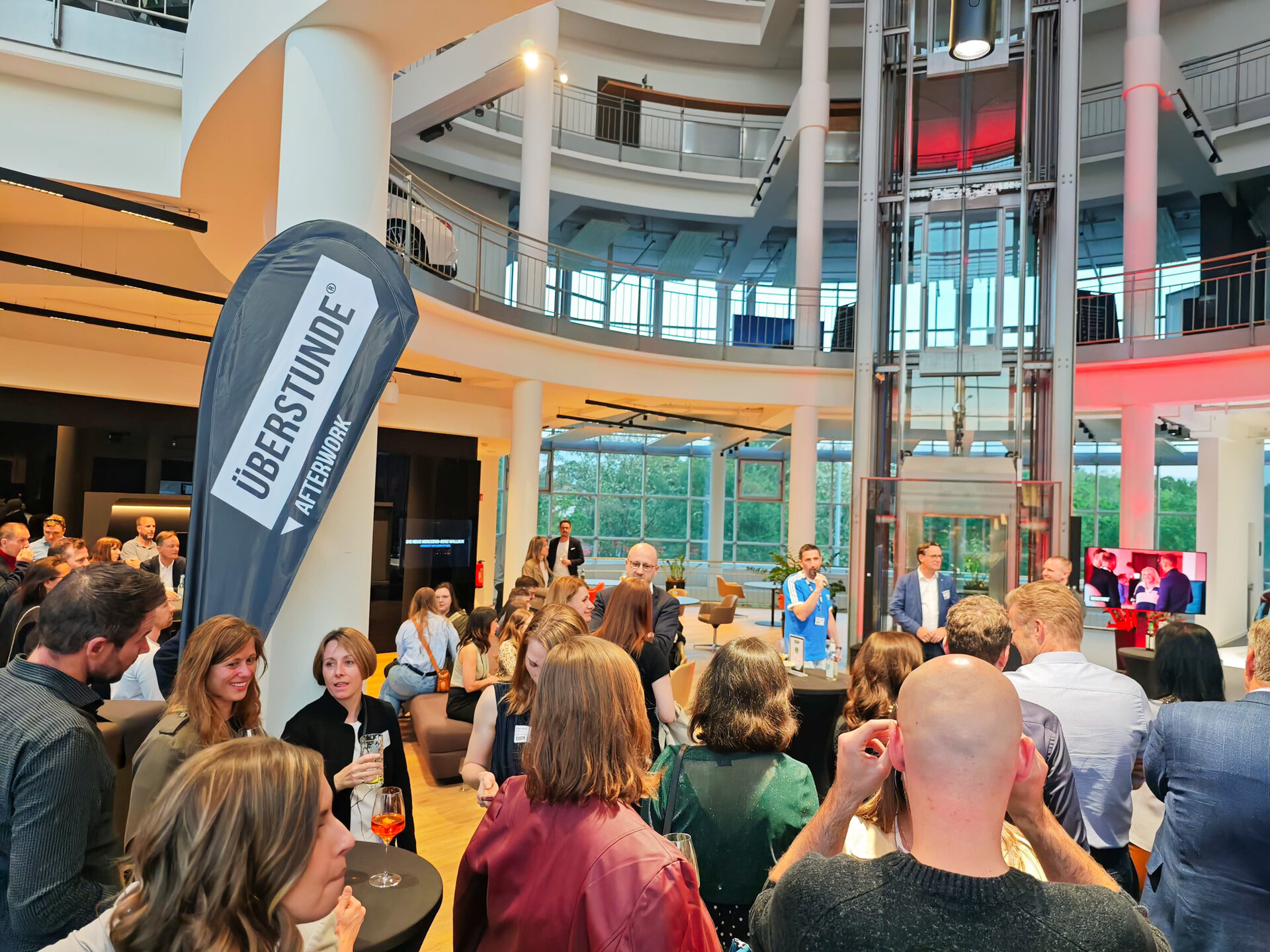 Afterwork Überstunde im Autohaus in Leipzig