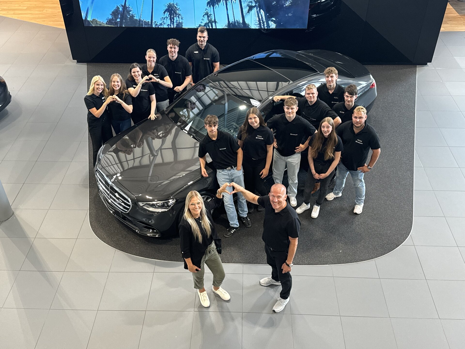 Neue Azubis beginnen ihre Ausbildung bei STERNAUTO in Magdeburg